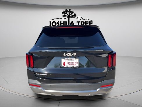 Used 2025 Kia Sorento EX w/ Panoramic Sunroof Package FWD image 6