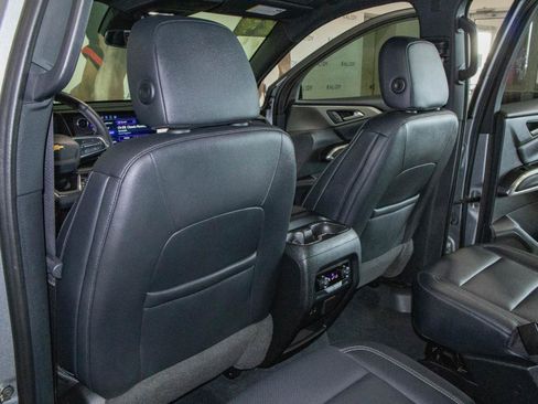 Used 2024 Chevrolet Traverse LT image 10