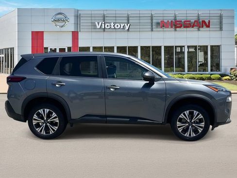 Used 2022 Nissan Rogue SV AWD/4WD image 2