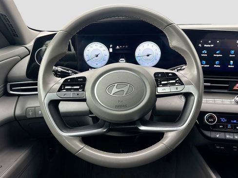 Used 2025 Hyundai Elantra SEL image 11