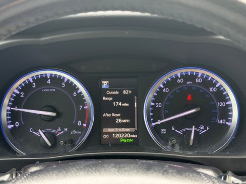 Used 2018 Toyota Highlander Limited Platinum image 19