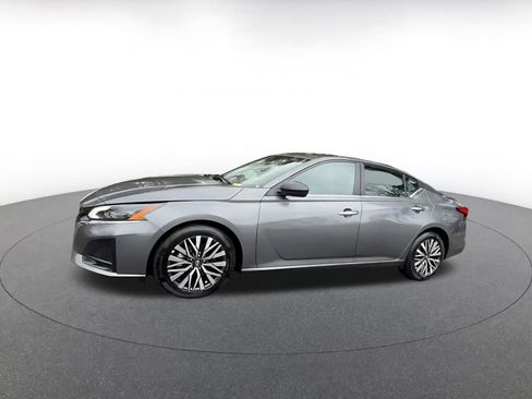 Used 2025 Nissan Altima 2.5 SV image 8