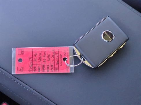 New 2026 Volvo XC90 B6 Plus w/ Protection Package Premier image 33