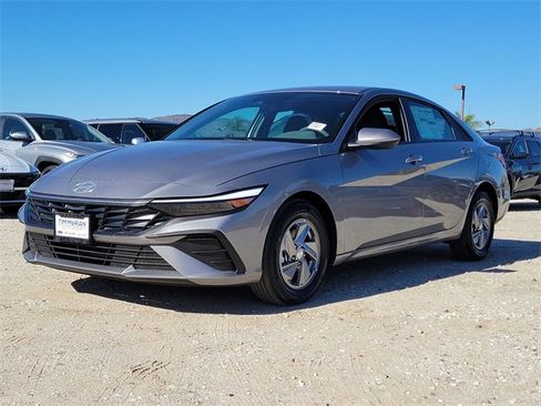 New 2025 Hyundai Elantra SE image 5