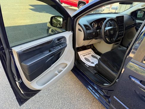 Used 2012 Dodge Grand Caravan SE image 9