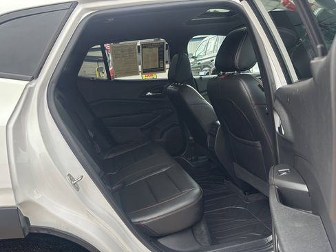 Used 2024 Chevrolet Trax RS w/ Sunroof Package FWD image 18