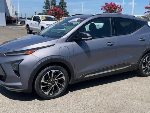 Used 2023 Chevrolet Bolt EUV Premier FWD image 3