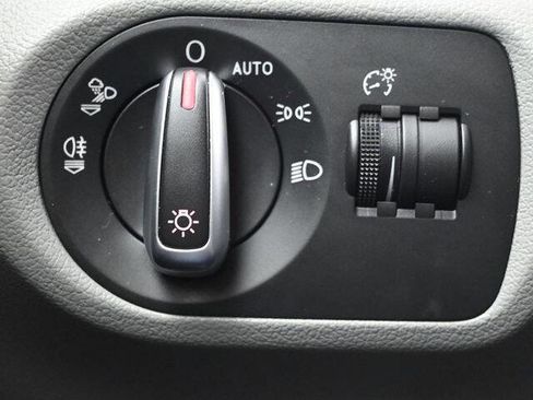 Used 2018 Audi Q3 2.0T Premium image 32