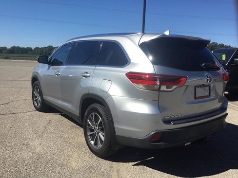 Used 2019 Toyota Highlander XLE AWD/4WD image 9