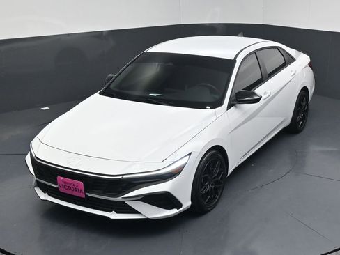 Used 2025 Hyundai Elantra Sport FWD image 15