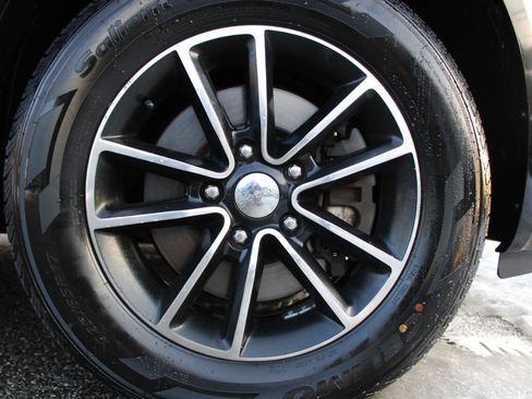 Used 2018 Dodge Grand Caravan GT image 22