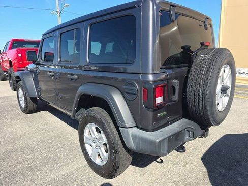 Used 2022 Jeep Wrangler Unlimited Sport w/ Sun And Sound Package AWD/4WD image 4