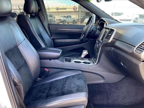 Used 2017 Jeep Grand Cherokee Altitude image 7