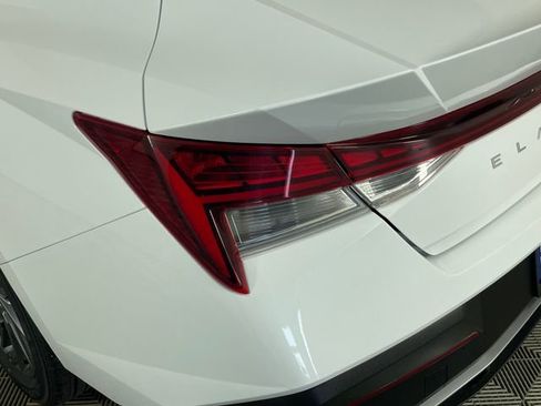 Used 2025 Hyundai Elantra Hybrid FWD image 18