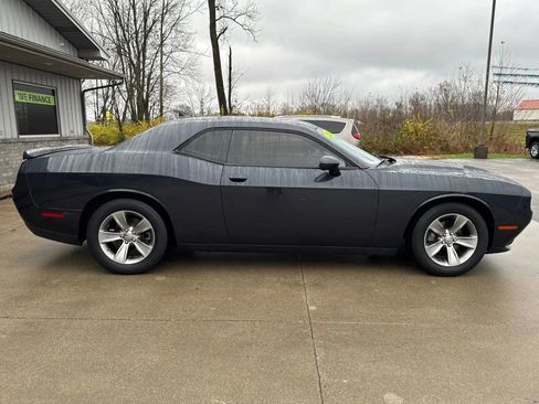 Used 2019 Dodge Challenger SXT image 9