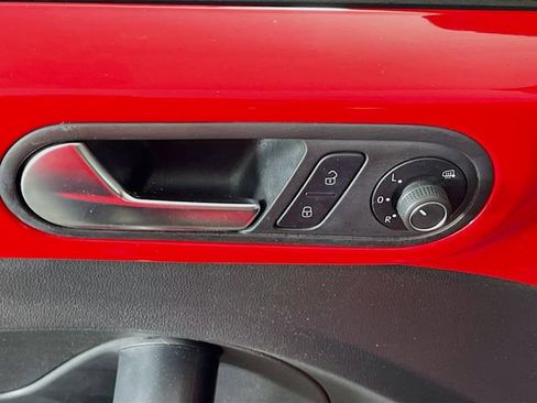 Used 2019 Volkswagen Beetle 2.0T S FWD image 18