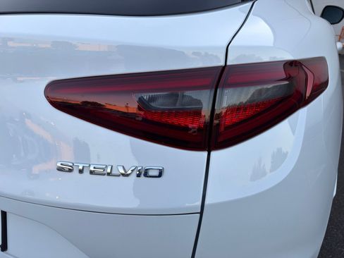 Used 2022 Alfa Romeo Stelvio Veloce AWD/4WD image 30