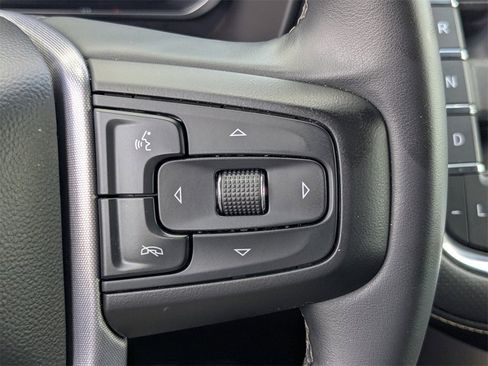 Used 2023 GMC Yukon SLT image 25