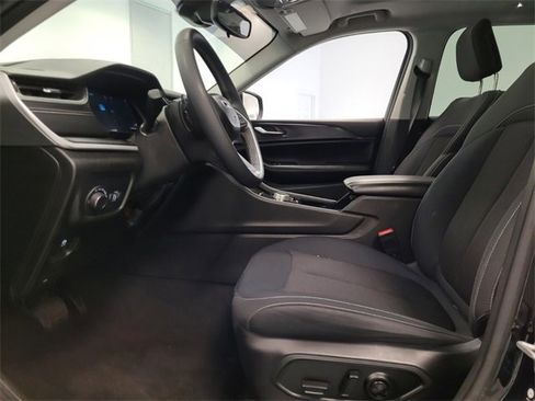 Used 2023 Jeep Grand Cherokee L Laredo image 11