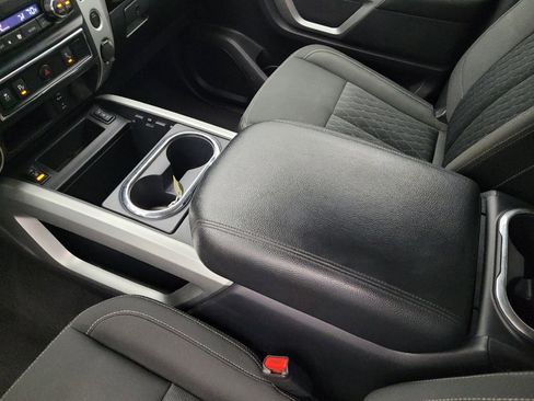 Used 2018 Nissan Titan SV w/ SV Convenience Package image 26