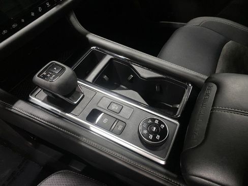 Used 2024 Nissan Pathfinder SV AWD/4WD image 36