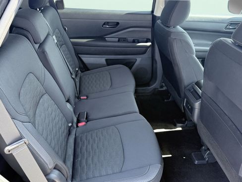 Used 2025 Nissan Pathfinder S FWD image 42