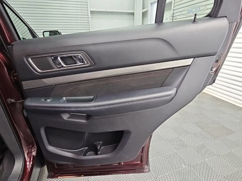 Used 2018 Ford Explorer XLT w/ Equipment Group 202A FWD image 40