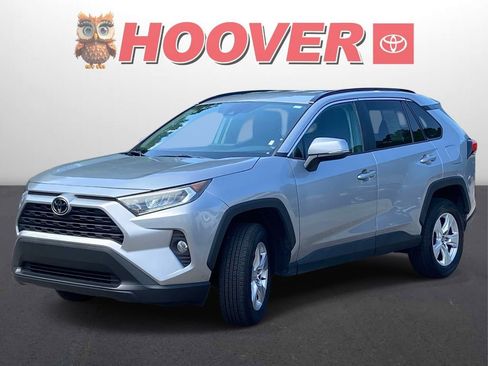 Used 2021 Toyota RAV4 XLE FWD image 3