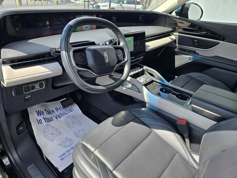 Used 2024 Lincoln Nautilus Premier image 15