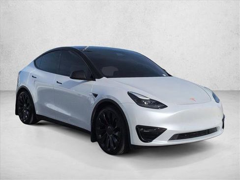 Used 2022 Tesla Model Y Performance image 3