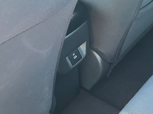 Used 2025 Nissan Versa SV FWD image 23