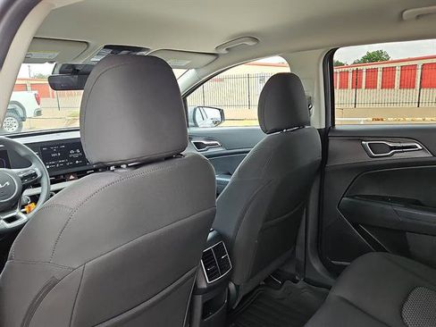 Used 2025 Kia Sportage LX FWD image 9