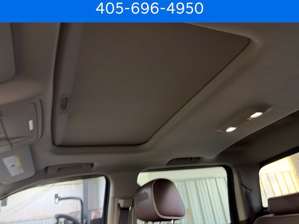 Used 2016 Chevrolet Silverado 1500 High Country w/ High Country Premium Package AWD/4WD image 6