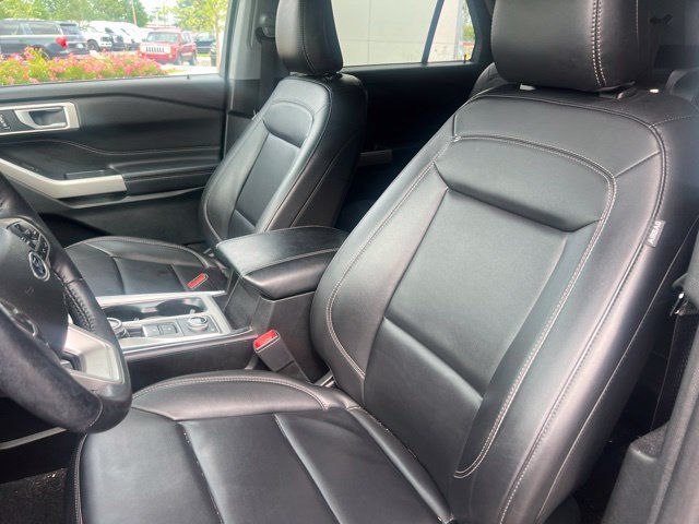 Used 2023 Ford Explorer XLT w/ Equipment Group 202A AWD/4WD image 16