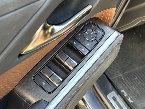 Used 2025 Lexus GX 550 w/ Cold Area Package AWD/4WD image 15
