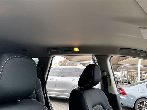 Used 2024 Nissan Pathfinder S image 20