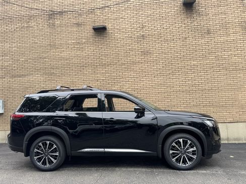 New 2026 Nissan Pathfinder Platinum AWD/4WD image 4