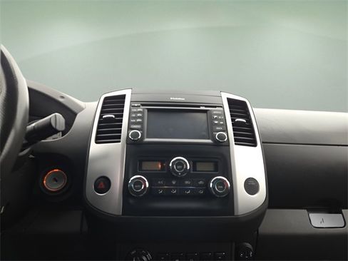 Used 2018 Nissan Frontier PRO-4X image 11
