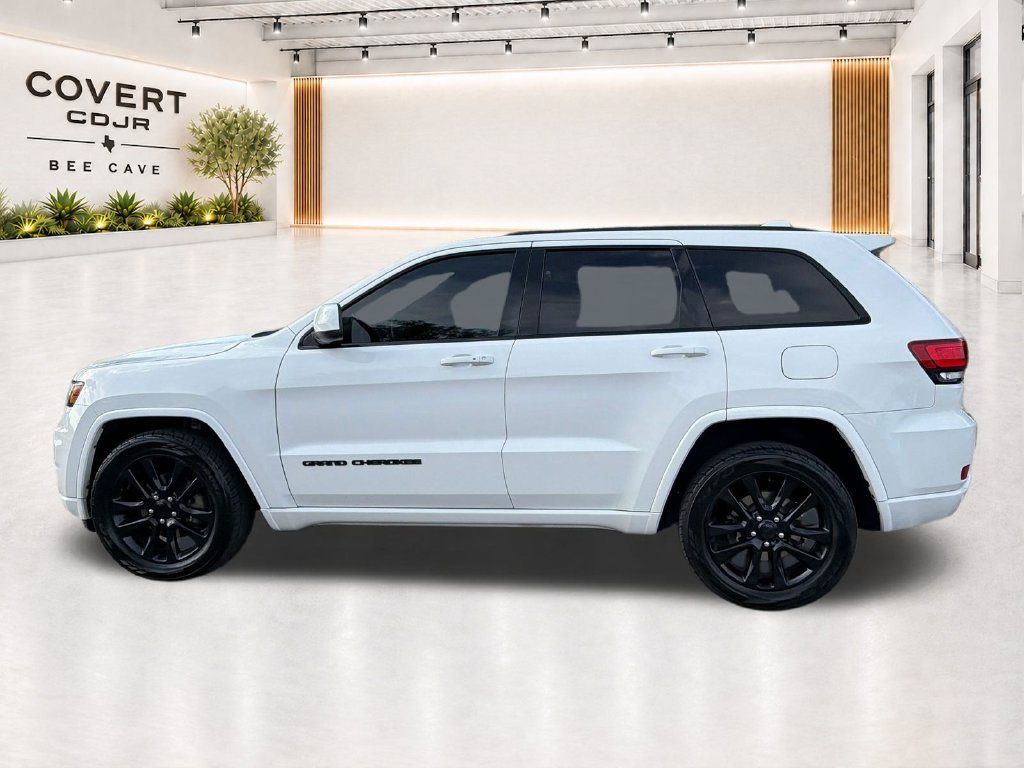 Used 2017 Jeep Grand Cherokee Altitude AWD/4WD image 5