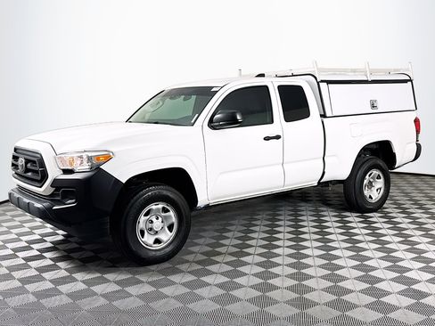 Used 2022 Toyota Tacoma SR image 4