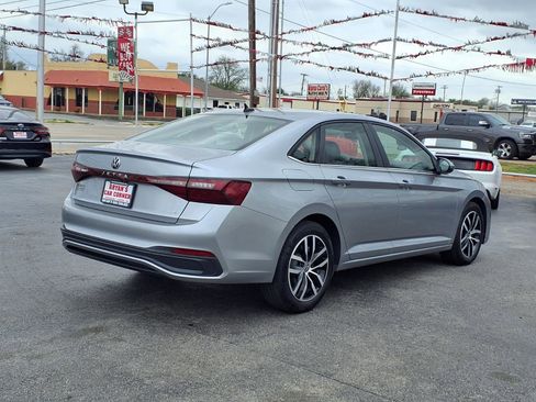 Used 2025 Volkswagen Jetta SE FWD image 20