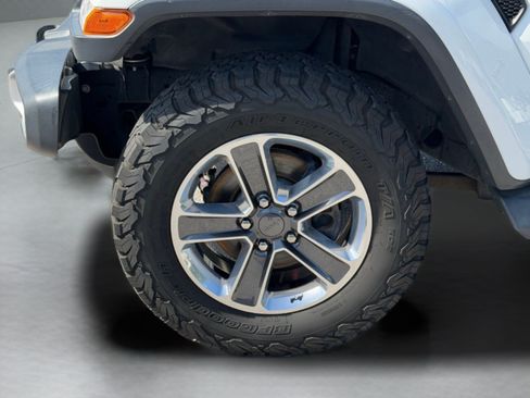 Used 2018 Jeep Wrangler Unlimited Sahara AWD/4WD image 43