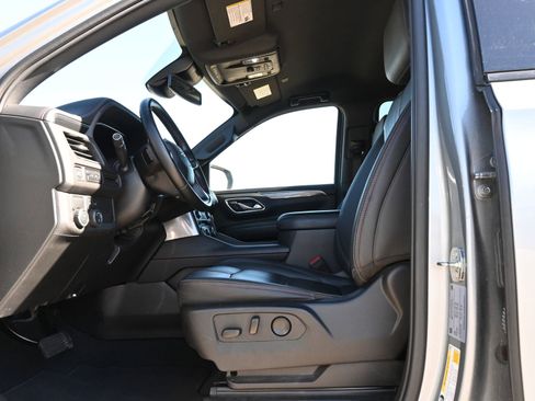 Used 2024 Chevrolet Suburban RST image 18