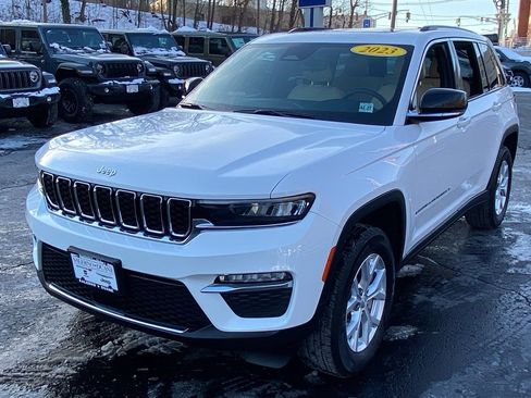 Certified 2023 Jeep Grand Cherokee Limited image 3