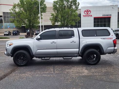 Used 2019 Toyota Tacoma TRD Off-Road AWD/4WD image 3