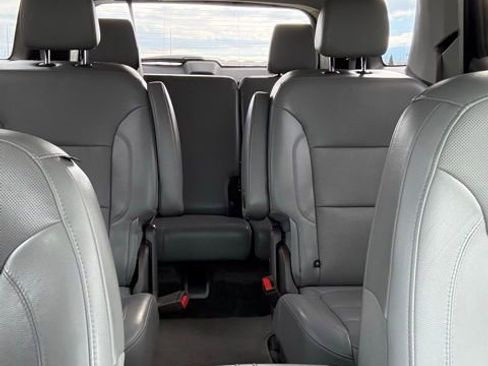 Used 2020 Chevrolet Traverse Premier image 39