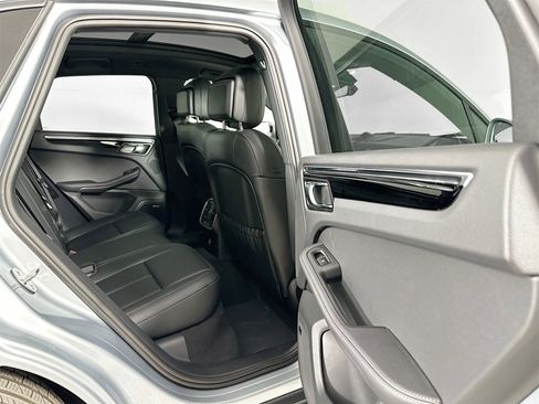 Certified 2025 Porsche Macan image 46