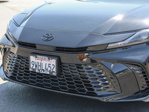 Used 2026 Toyota Camry Hybrid FWD image 19