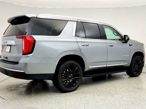 Used 2023 GMC Yukon SLT w/ SLT Premium Package image 5