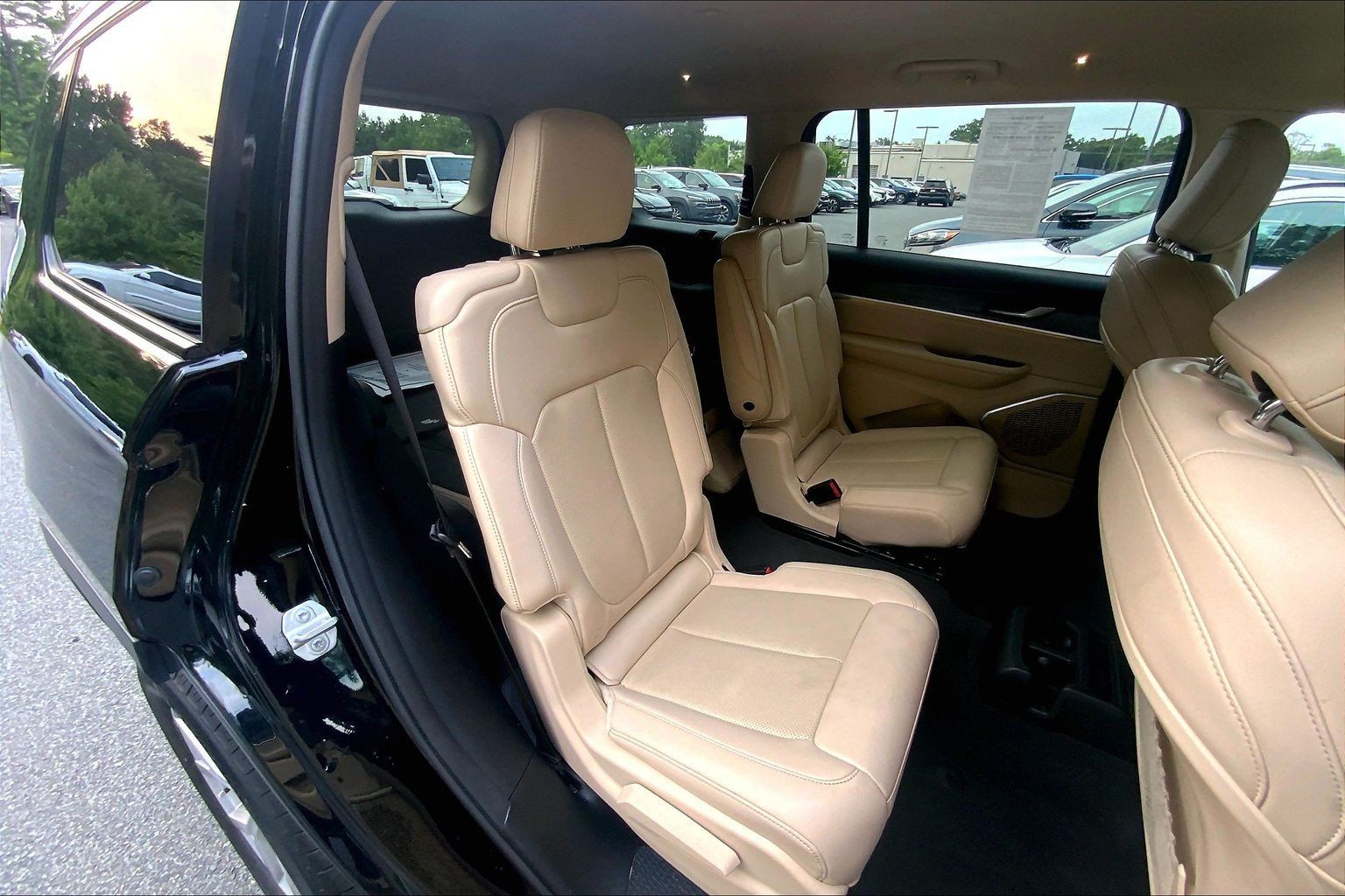Used 2021 Jeep Grand Cherokee L Limited AWD/4WD image 28